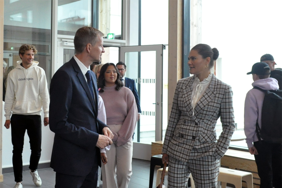 Rektor Henrik Ragnvaldsson ansvarade för besöket på Maja Beskowgymnasiet